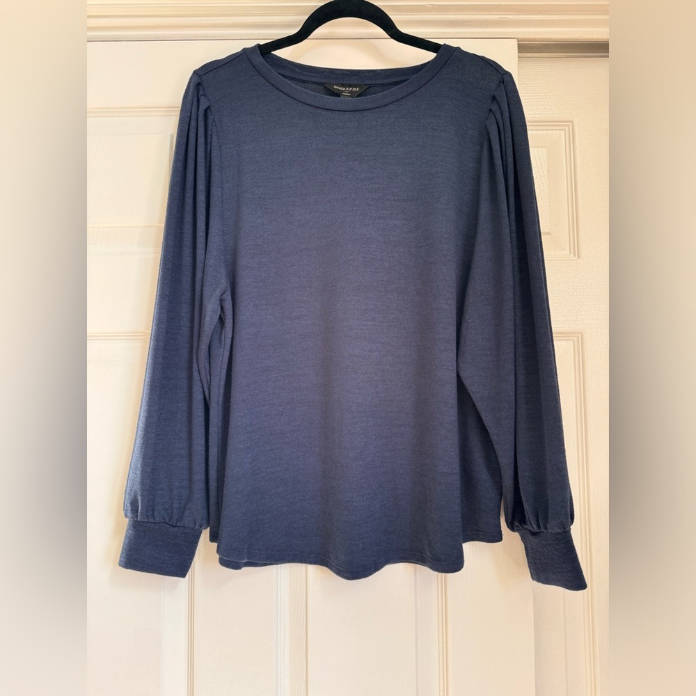 Banana Republic large blue sweater top long sleeve EUC! !!